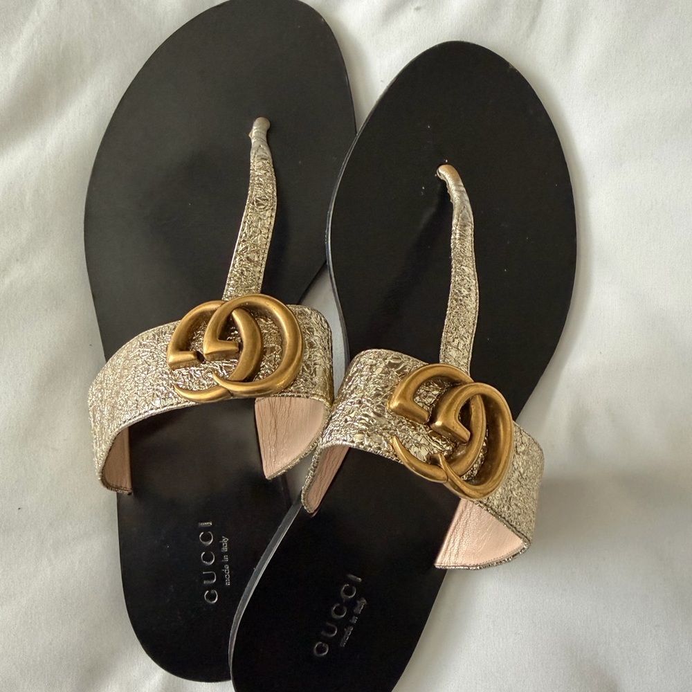 Gucci Women's Black and Gold Sandals